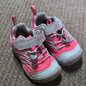 Keen Pink and Gray Sneakers with Sporty Design and Breathable Mesh